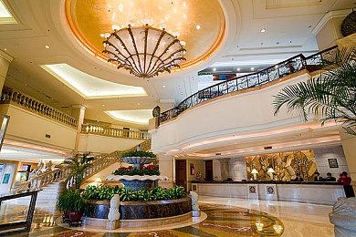 《完美黑暗》中文版实机宣传片 新旧版女主对比